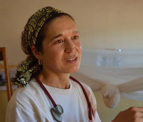 Dr Ilaria Moneta discusses patients with colleagues in the pediatric ward of the MSF-supported Bangassou hospital. Photograph by Sandra Smileyv