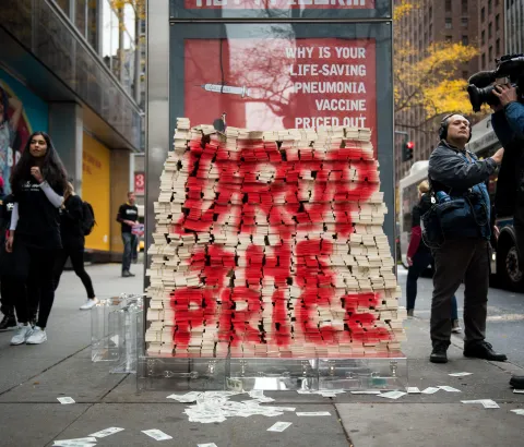 In New York, on Word Pneumonia Day 2015 (Nov 12), MSF volunteers attempted to deliver more than $17 million of fake cash - the equivalent of one day of profits from the pneumonia vaccines for Pfizer globally - to Pfizer's CEO Ian Read. 